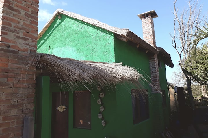 La Cabana -迷人的砖房，带独立露台、露台和烤架

