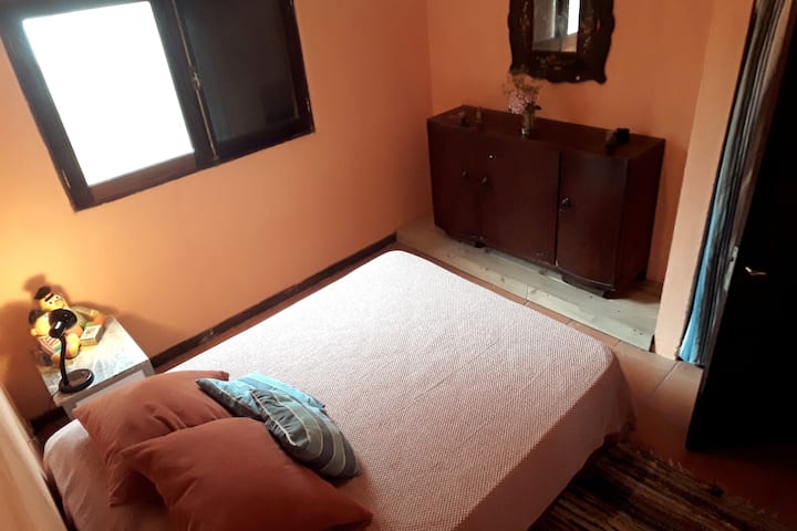 Le Chateau - 3) Lua房间-位于一楼，毗邻卫生间、客厅和厨房。安静凉爽。
