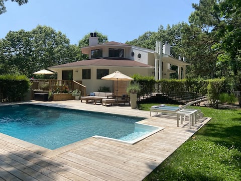 Top performing Airbnb: Sunny and Secluded Modernist Gem with Heated Pool in Northwest Harbor