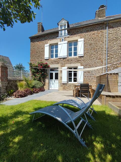 Maison de Bourg Bord de Rance/Proximity to the beaches