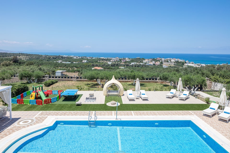 Sunset & Privacy: 100m² Pool & Heated Indoor Pool — foto 1