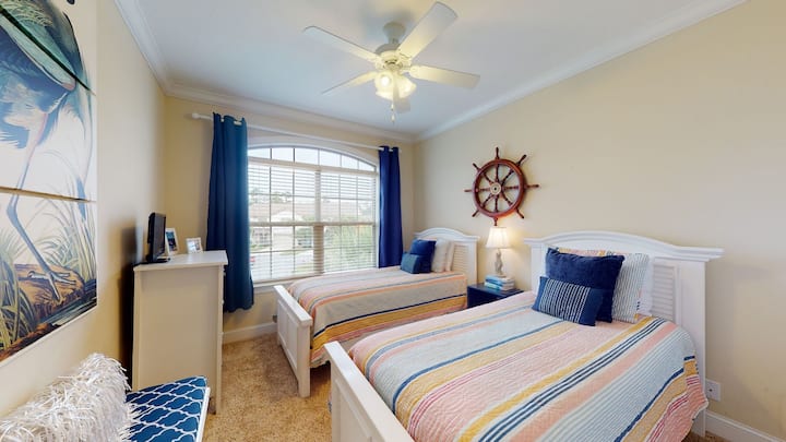 Dy krevate dopio në dhomën e tretë të adhurueshme të gjumit.  Ofrohet edhe televizion