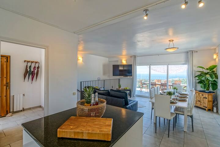 Villa with great sea and sunset view, pool gallery image 5