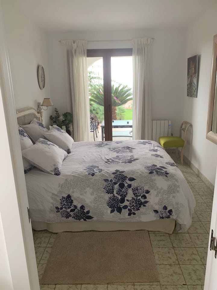 Bedroom 1 (Capri)