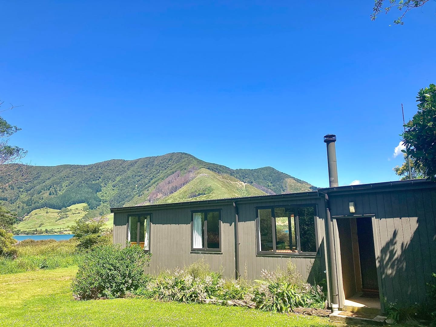 Clova Bay Waterfront Cottages - Cottage 1 2