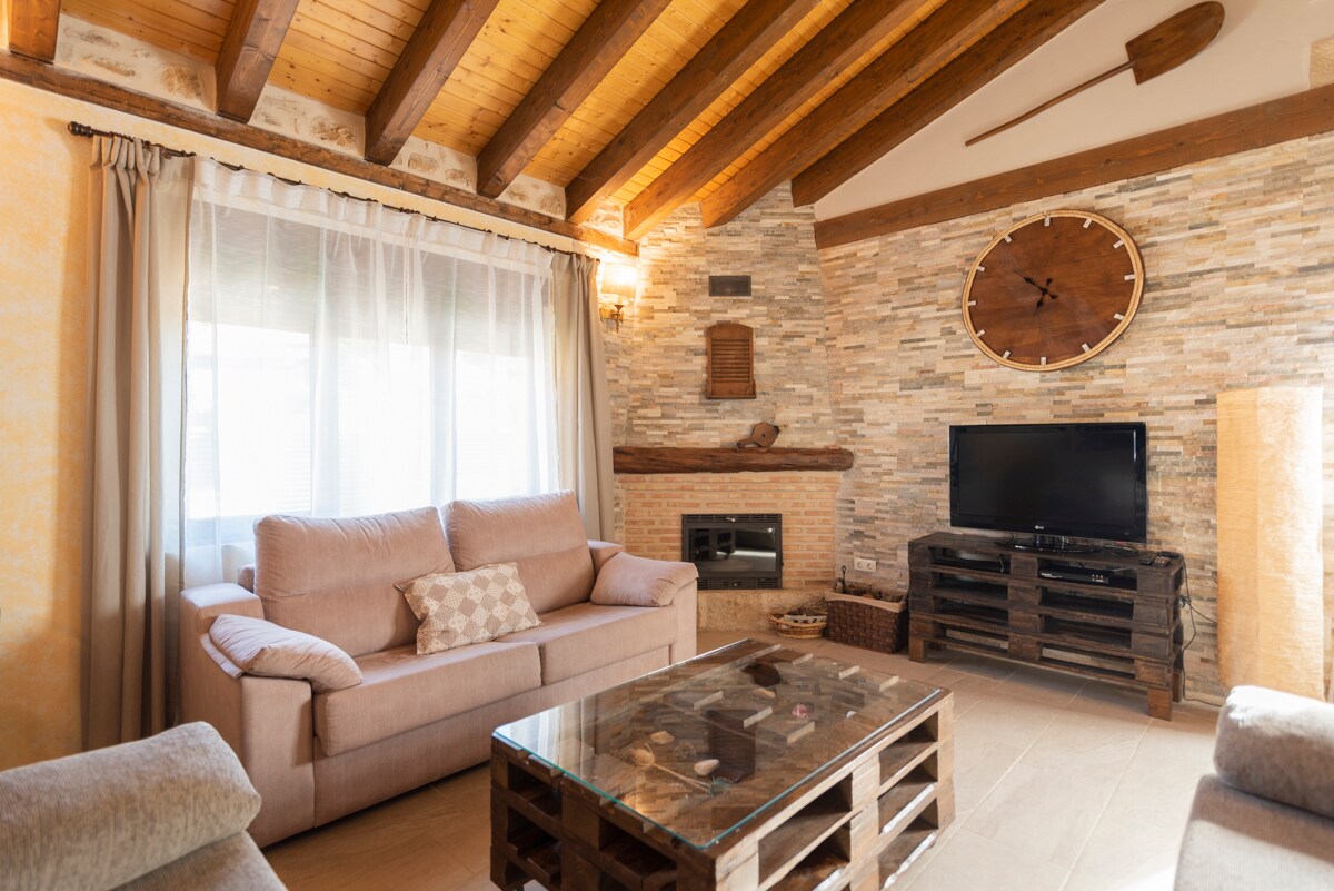 Casa Entre Hoces-10-12pax-Garden and barbecue 2