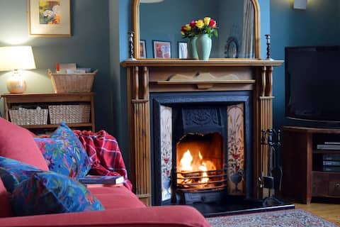Popular Airbnb listing: Baker's Cottage - home from home in Chester in Chester Castle