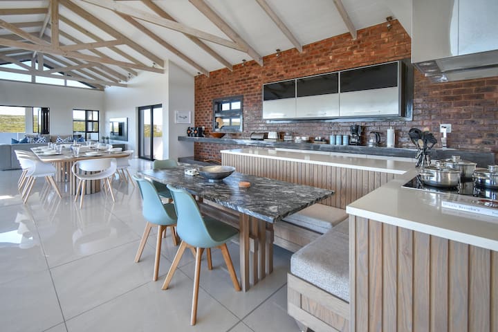Yael And Jonathan managed Airbnb listing 1