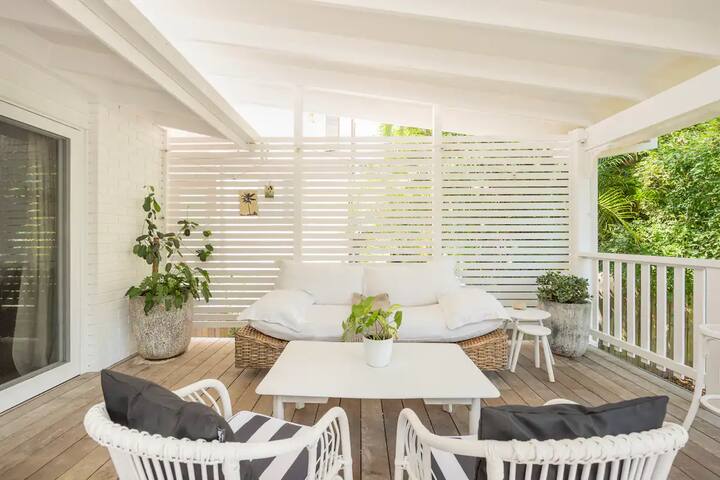 Beautifully Decorated House in Tranquil South Golden Beach gallery image 5