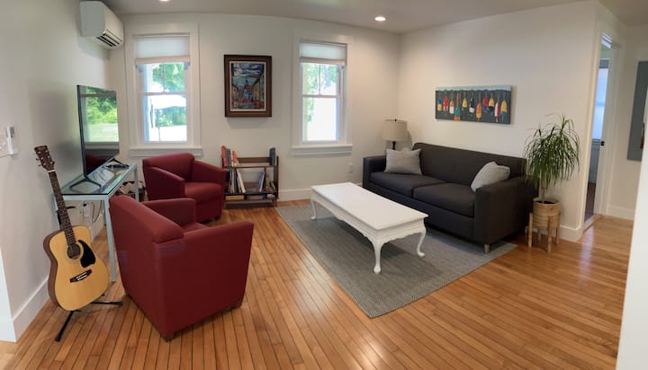 "The Broody Hen" Farmhouse (2.5mi To Beach) - Narragansett, RI