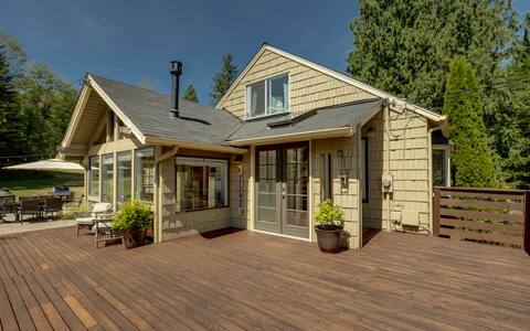 Farmhouse Retreat in the Foothills of the Cascades
