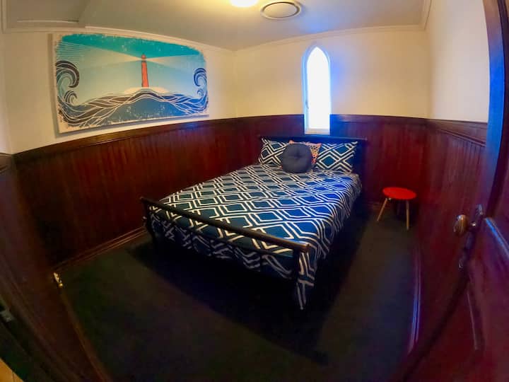 غرفة نوم 2 - غرفة نوم كوين - جميع الغرف مزودة بتكييف الهواء