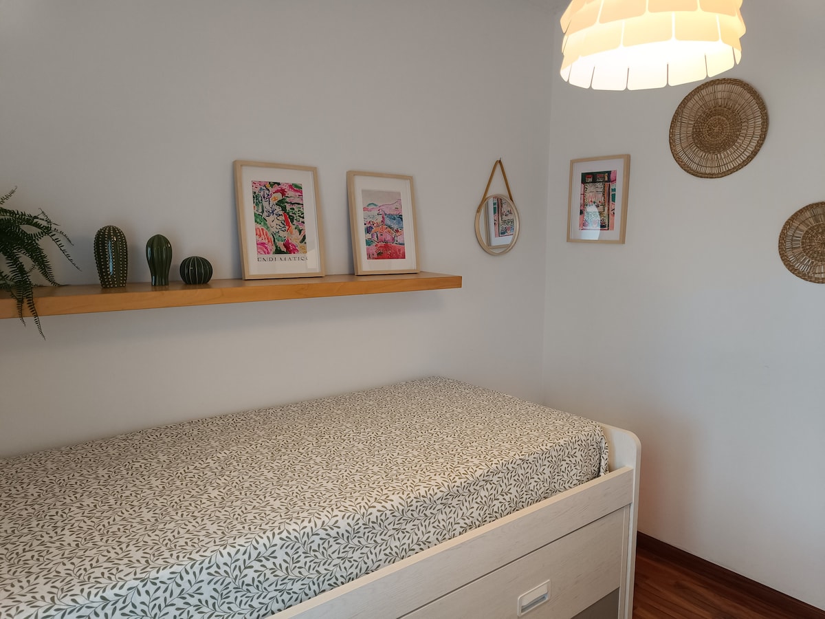 Double room with 2 trundle beds