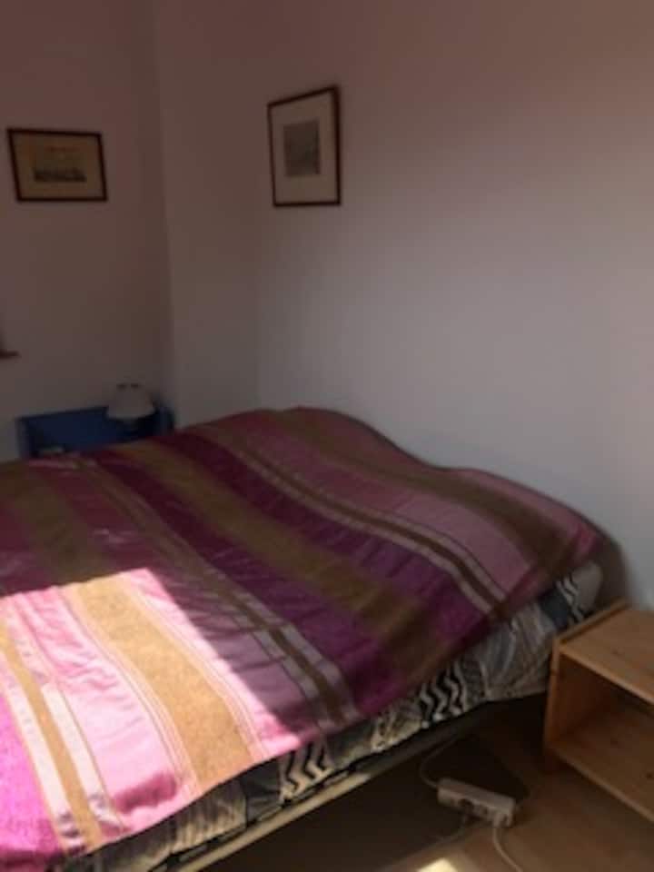 ห้องนอน 4 ชั้นบน 2 เตียงเดี่ยว