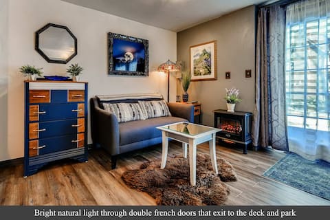 Top performing Airbnb: Luxury Studio Borders Park - Walk to Shopping in Boulder