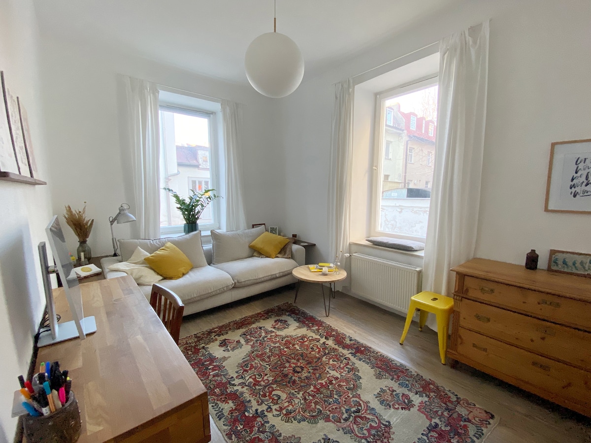 Popular Airbnb listing: Stylish Designers Apartment (Munich Westend) in Schwanthalerhöhe