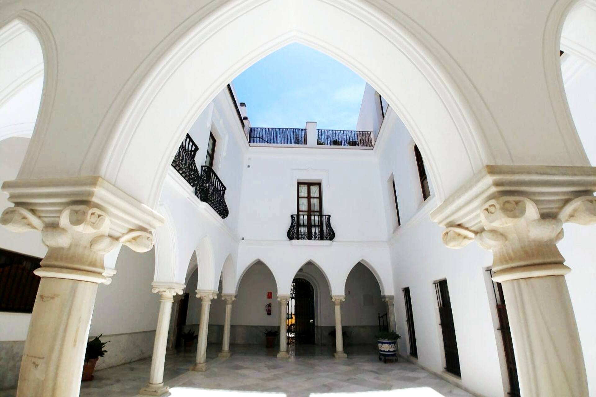 Duplex in the air-conditioned center - swimming pool-wifi-