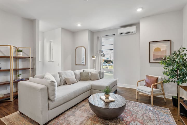 East Nash Rooftop 3 En-suites | City Views - Nashville, TN