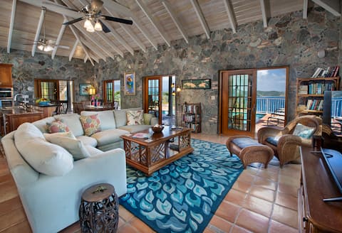 Successful Airbnb property: Yellow Villa in Coral Bay
