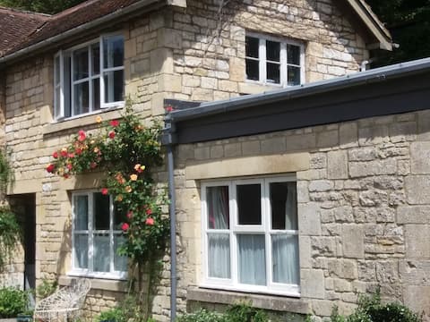 1-bed cottage, rural location, 5 miles from Bath