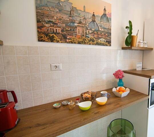 Rental In Rome – The Colosseum from your window! gallery image 3