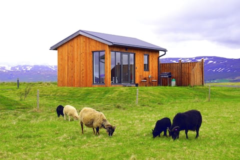 Austurey cottages - A view of lake and mountains