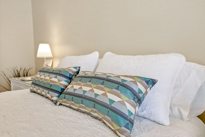 Chambre principale avec lit Queen Size.