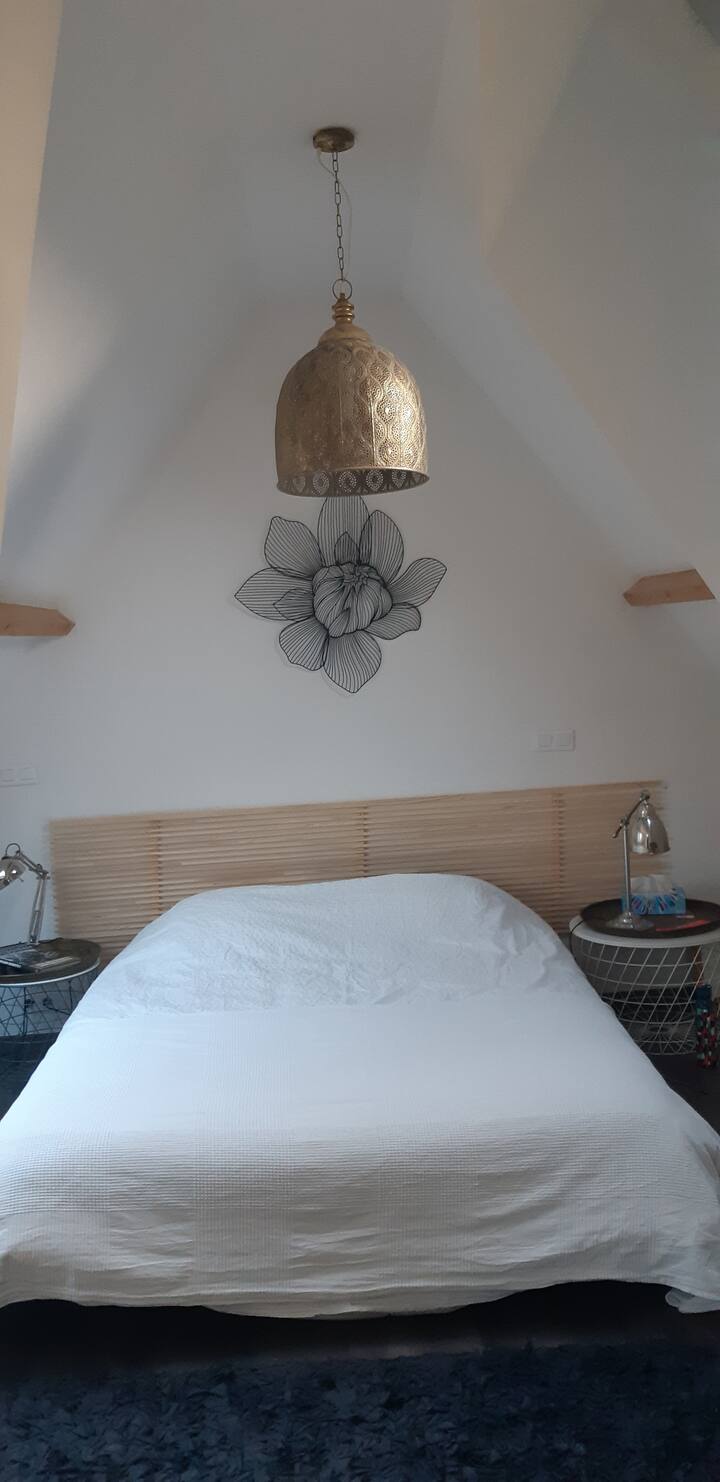 חדר שינה 4 צמוד לחדר המקלחת. מיטה 160/200