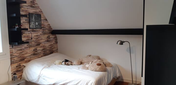 חדר שינה 2 עם מצעים חדשים 140 /200