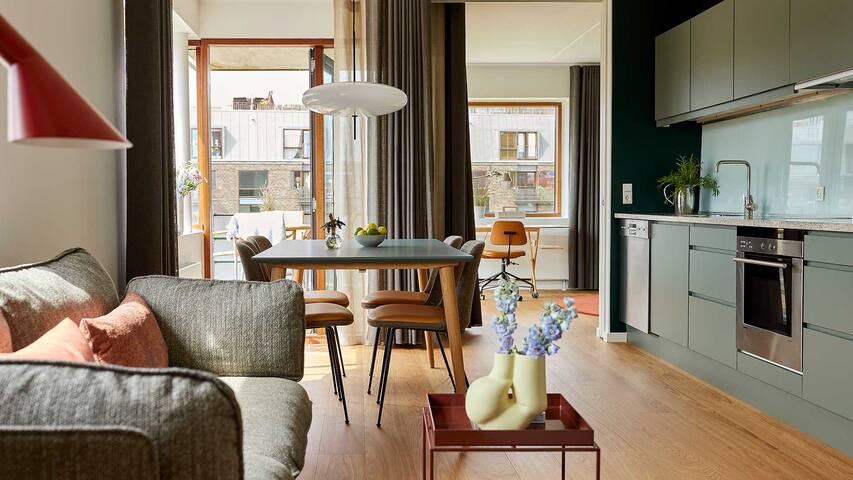 Fully-serviced 2-bedroom Apartment with Balcony gallery image 2