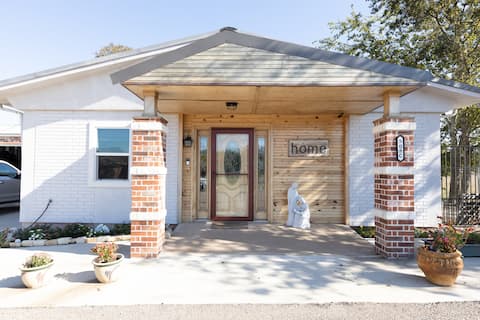 PETS ALLOWED SHOPDominium