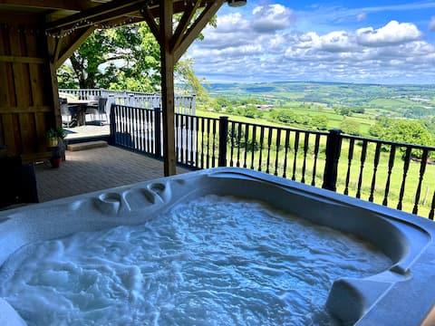 1 bed cabin, hot tub, dog friendly, garden, views