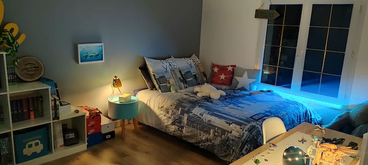 Bedroom 4. She recently saw a double bed (140x190) that replaced the single bed.