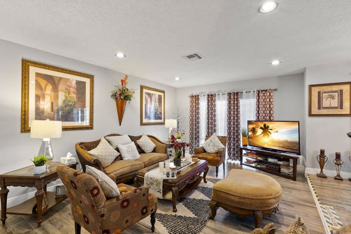 3br Roman Oasis: Caesar's Place + Heated Pool - Spring Hill