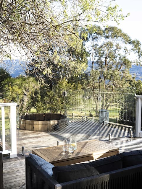 Jamberoo Valley Farm Cottage w/ Hot Tub