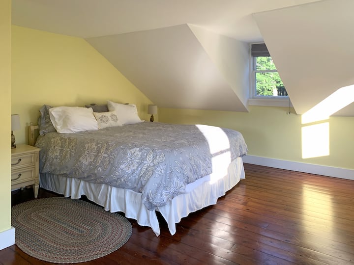 Quarto 2 no andar de cima com cama king size