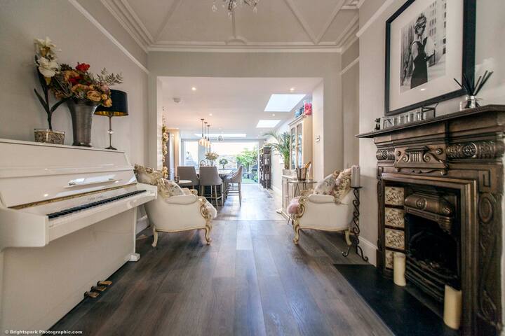 TheLondonTownhouse + AC There’s no place like home gallery image 3