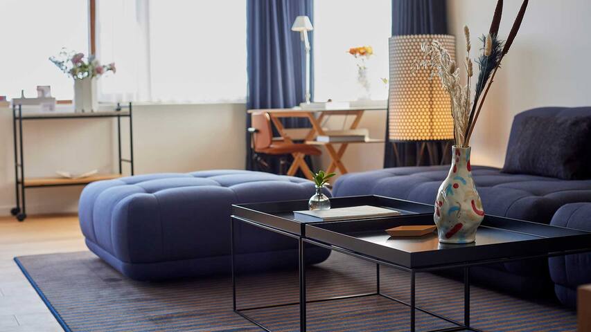 Fully-serviced Penthouse Apartment with Balcony