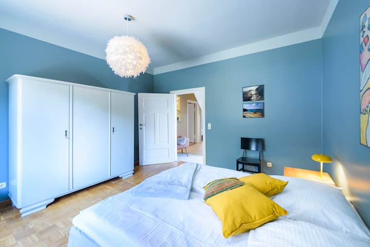 5 საძინებლიდან ერთ-ერთი