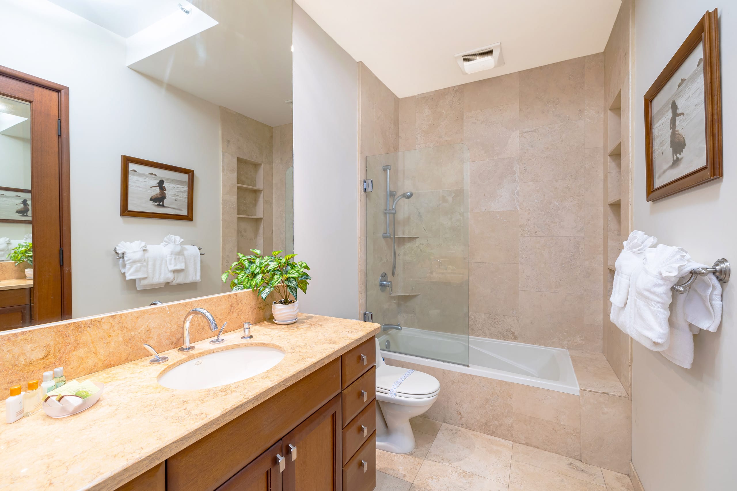 Condo in Honolulu · ★4.88 · 1 bedroom · 1 bed · 1 private bath - Image 16