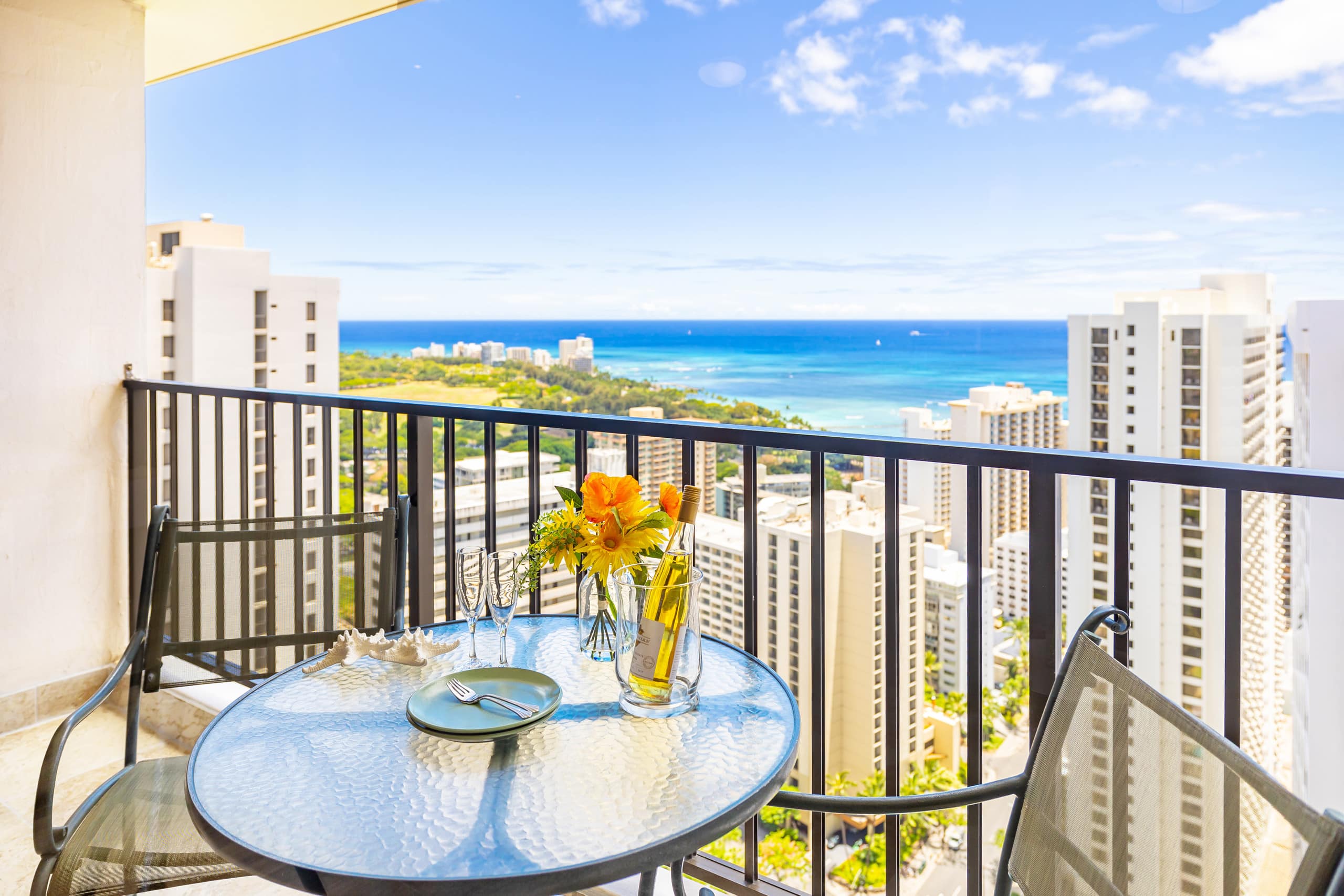 Condo in Honolulu · ★4.88 · 1 bedroom · 1 bed · 1 private bath - Image 21