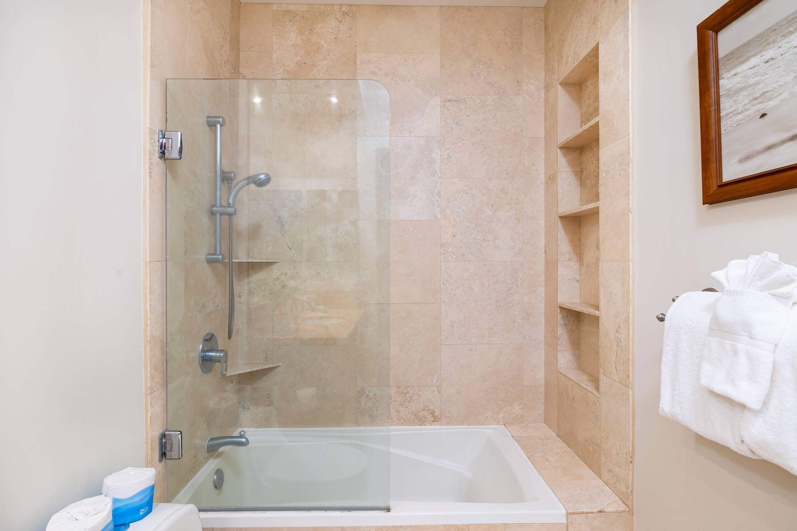 Condo in Honolulu · ★4.88 · 1 bedroom · 1 bed · 1 private bath - Image 17