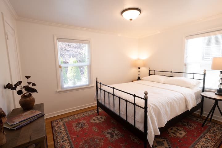 Main floor - bedroom 2 queen size