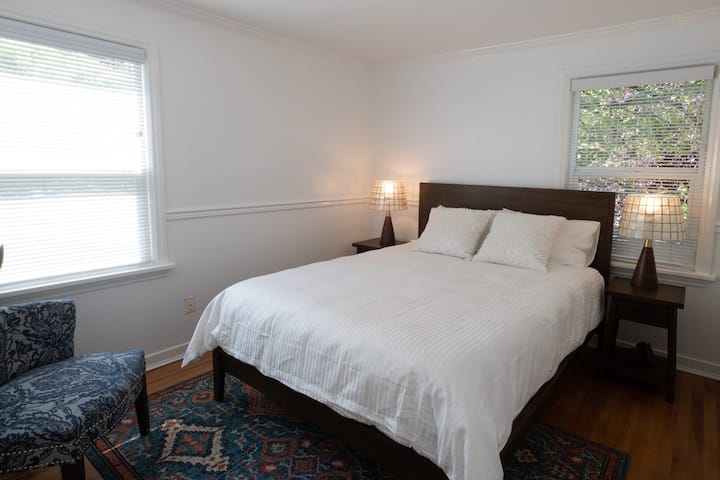 Main floor - bedroom 1, queen size bed.