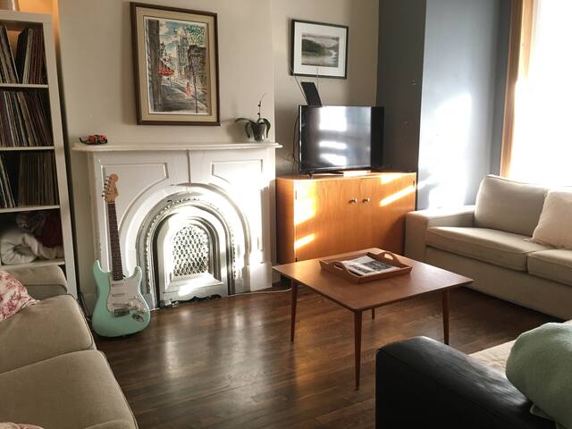 Toronto Home With a View gallery image 2