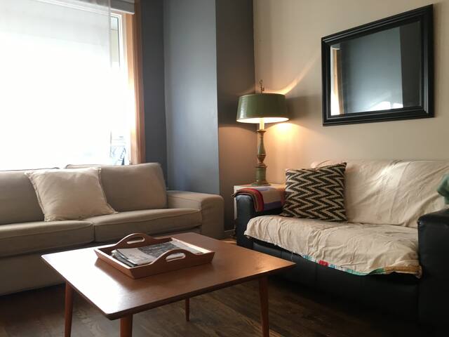 Toronto Home With a View gallery image 3