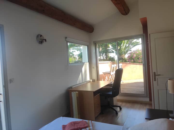 卧室楼层出口露台