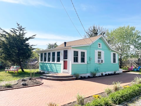 Brainard Beach Cottage (Ocean front cozy cottage)