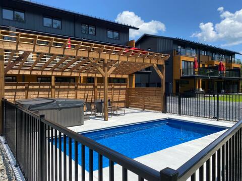 Le Memph: 3 bedrooms pool hot tub Lac Memphremagog