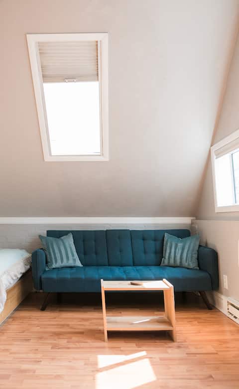 Successful Airbnb property: The Loft - Wash Park Carriage House in Washington Park West